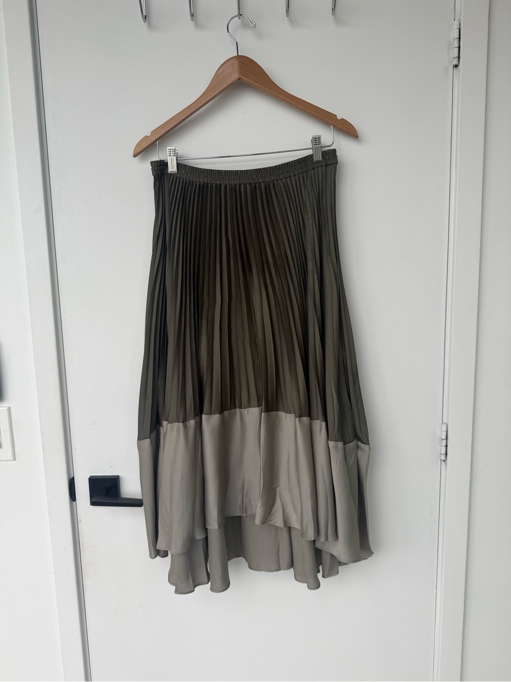 Club Monaco Pleated Flounce skirt in Olive